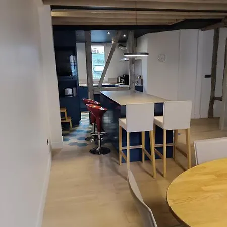 Triplex Hypercentre Avec Parking Rouen